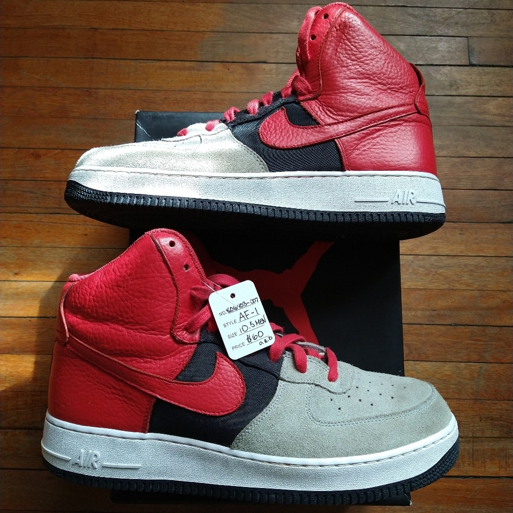 Nike - Picture 2 of 6